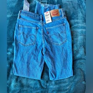 levi ripped jeans